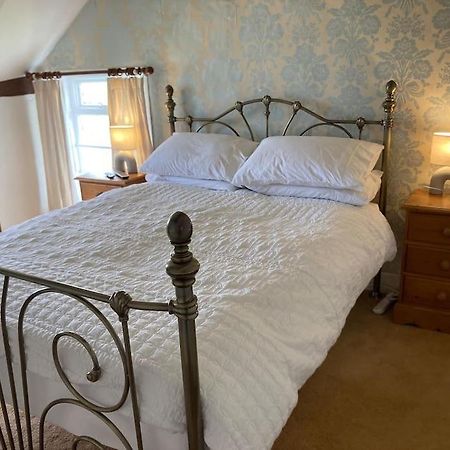 Bryntirion Farmhouse Rooms Llanfair Caereinion Esterno foto