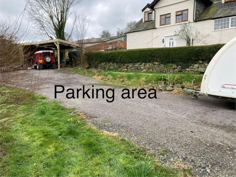 Bryntirion Farmhouse Rooms Llanfair Caereinion Esterno foto