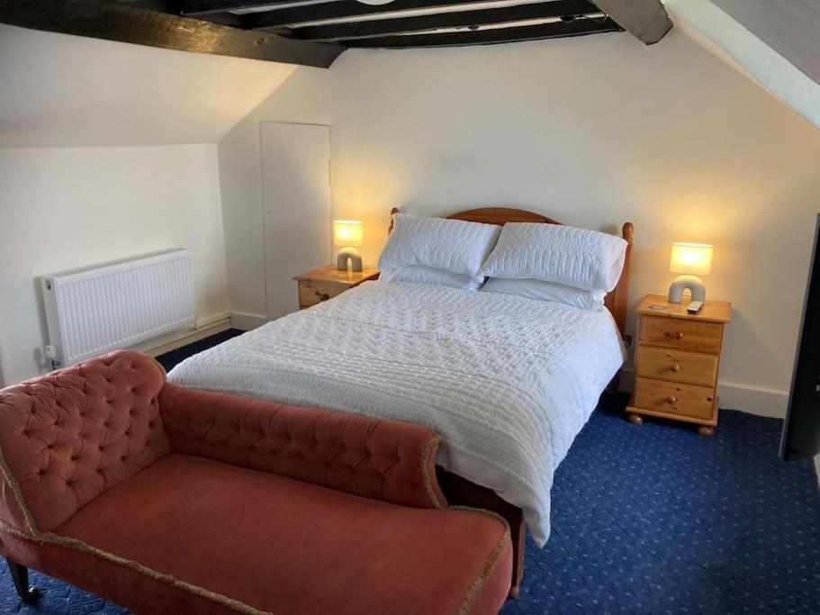 Bryntirion Farmhouse Rooms Llanfair Caereinion Esterno foto